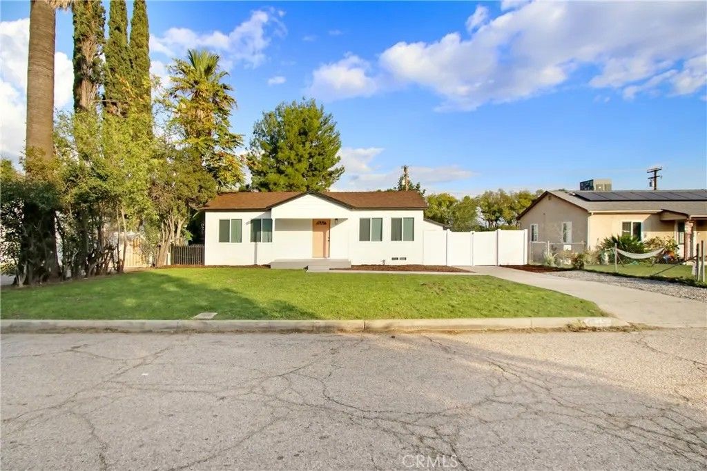 Photo of 4555 Acacia Ave, San Bernardino, CA 92407 (MLS # TR26002771)