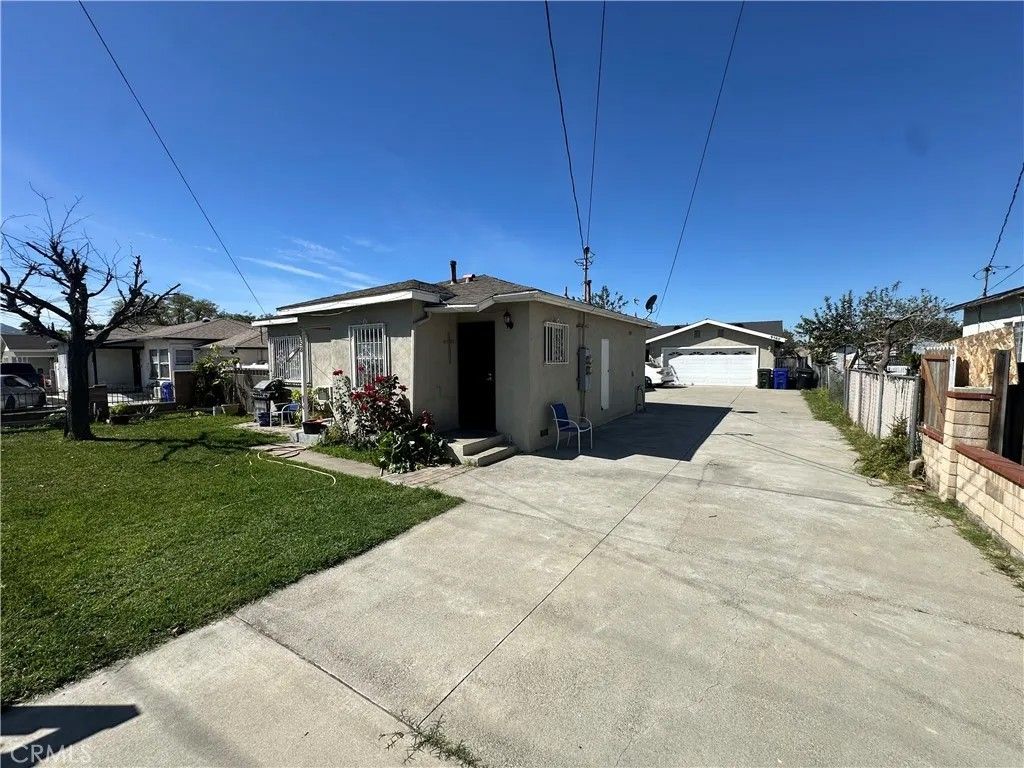 Photo of 9758 Juniper Ave, Fontana, CA 92335 (MLS # IV26056307)