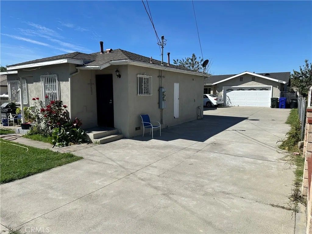 Photo of 9758 Juniper Ave, Fontana, CA 92335 (MLS # IV26056307)