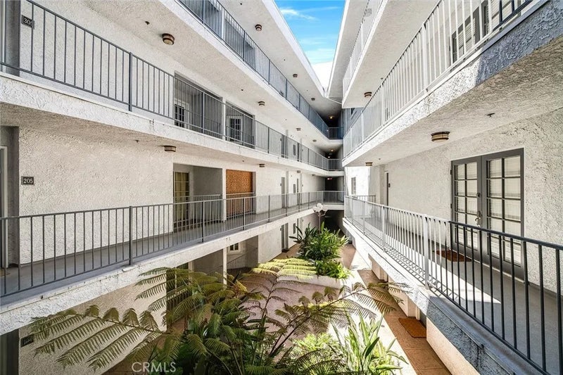 4401 Sepulveda 207