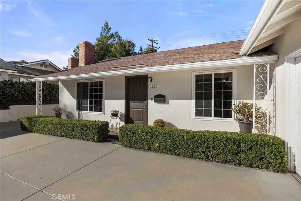 1525 Rolling Hills Drive
