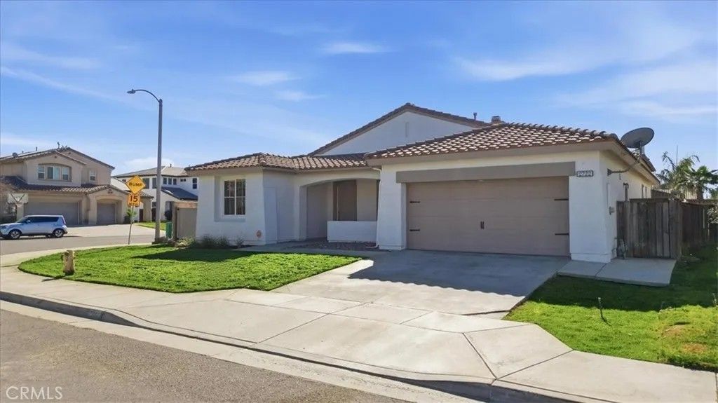 Photo of 2722 Azalea Avenue, San Jacinto, CA 92582 (MLS # CV26023152)