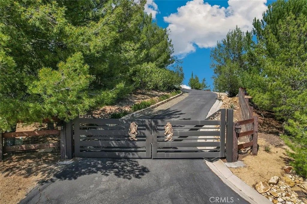 Photo of 38355 Vista Del Bosque, Murrieta, CA 92562 (MLS # SW25236227)