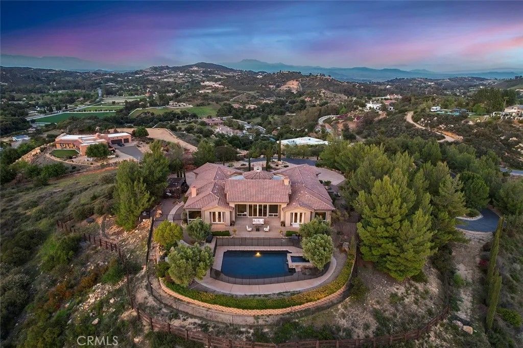 Photo of 38355 Vista Del Bosque, Murrieta, CA 92562 (MLS # SW25236227)