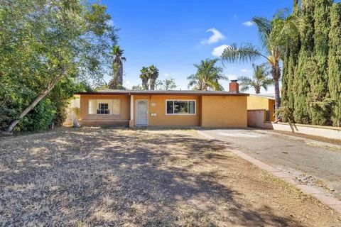 Photo of 610 W 11th Avenue, Escondido, CA 92025 (MLS # NDP2606144)