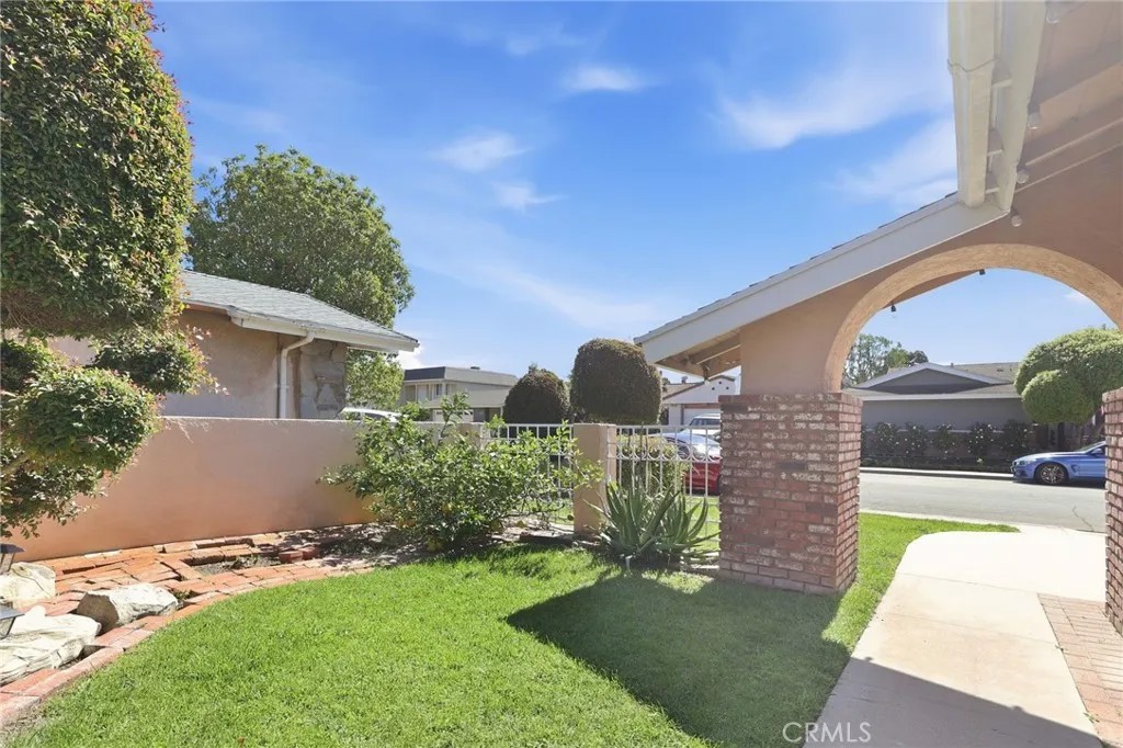 4549 Birchwood