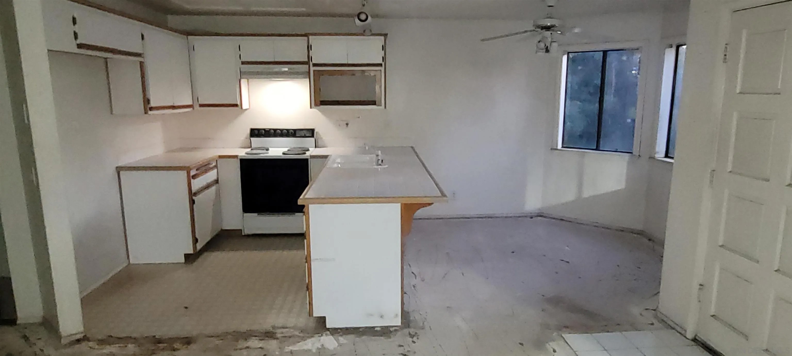 12616 Lakeshore Dr 24