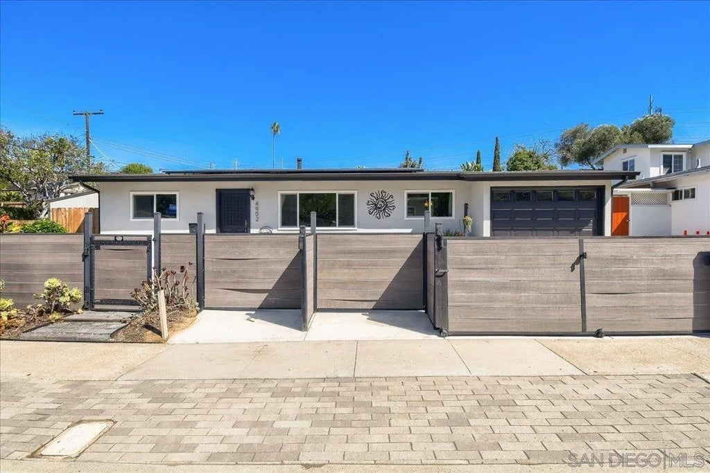 Photo of 4902 Chateau Drive, San Diego, CA 92117 (MLS # 260025011)