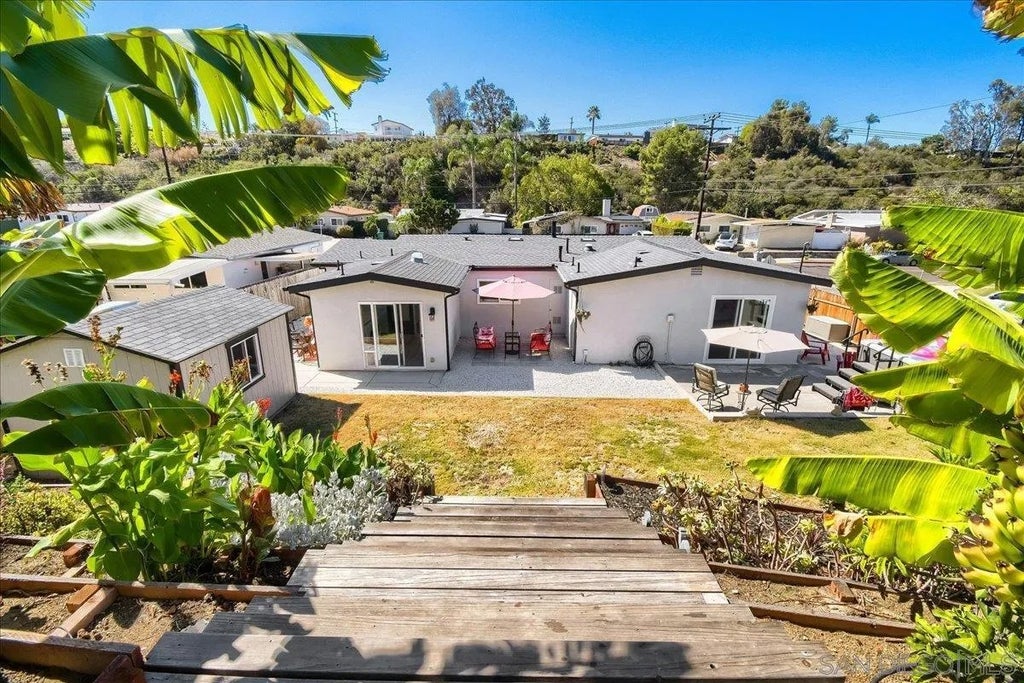 Photo of 4902 Chateau Drive, San Diego, CA 92117 (MLS # 260025011)