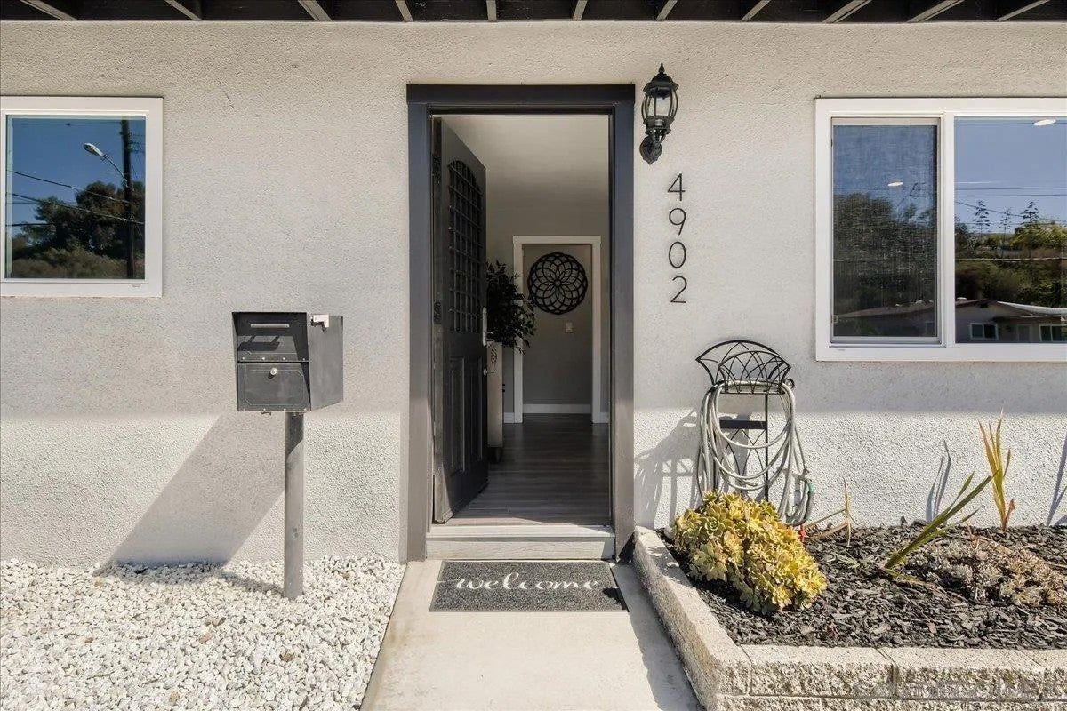 4902 Chateau Drive