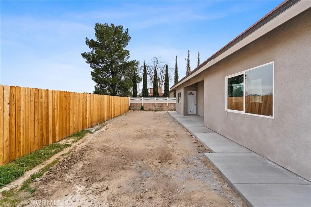 15688 Kingswood