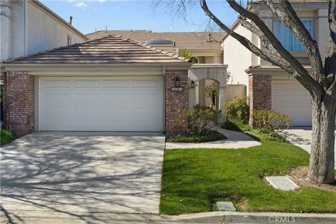 24526 Windsor B Valencia CA 91355