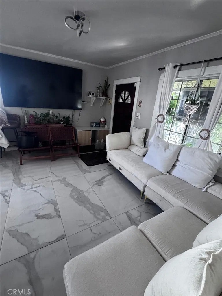 1653 W 68th