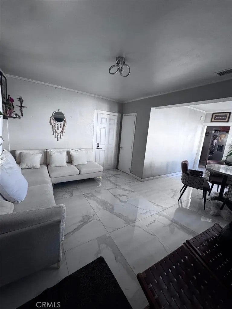 1653 W 68th