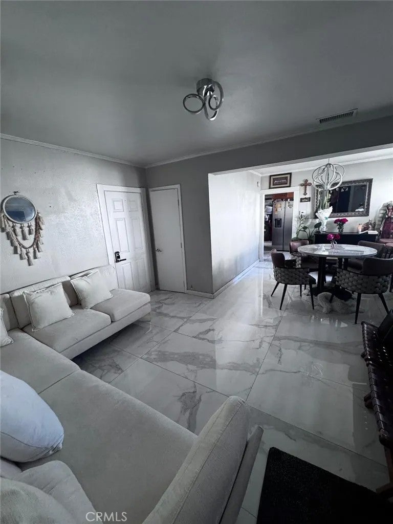 1653 W 68th