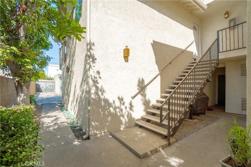 1045 E 3rd Street 4