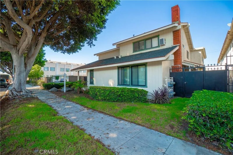 1045 E 3rd Street 4
