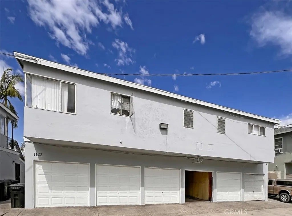 Photo of 1122 W Broadway, Anaheim, CA 92805 (MLS # OC26007918)