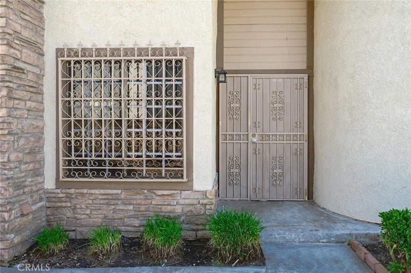 2555 Angelus Ave