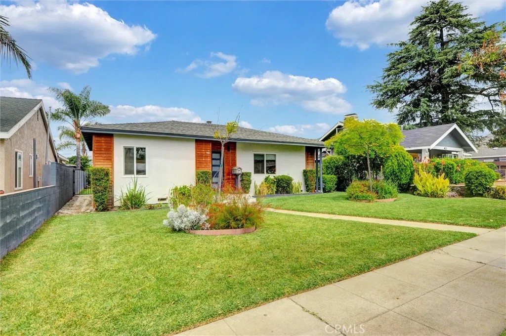 929 N Sunset