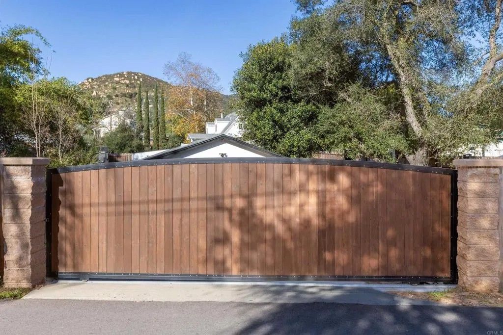 Photo of 10292 Canyon Dr, Escondido, CA 92026 (MLS # NDP2601578)