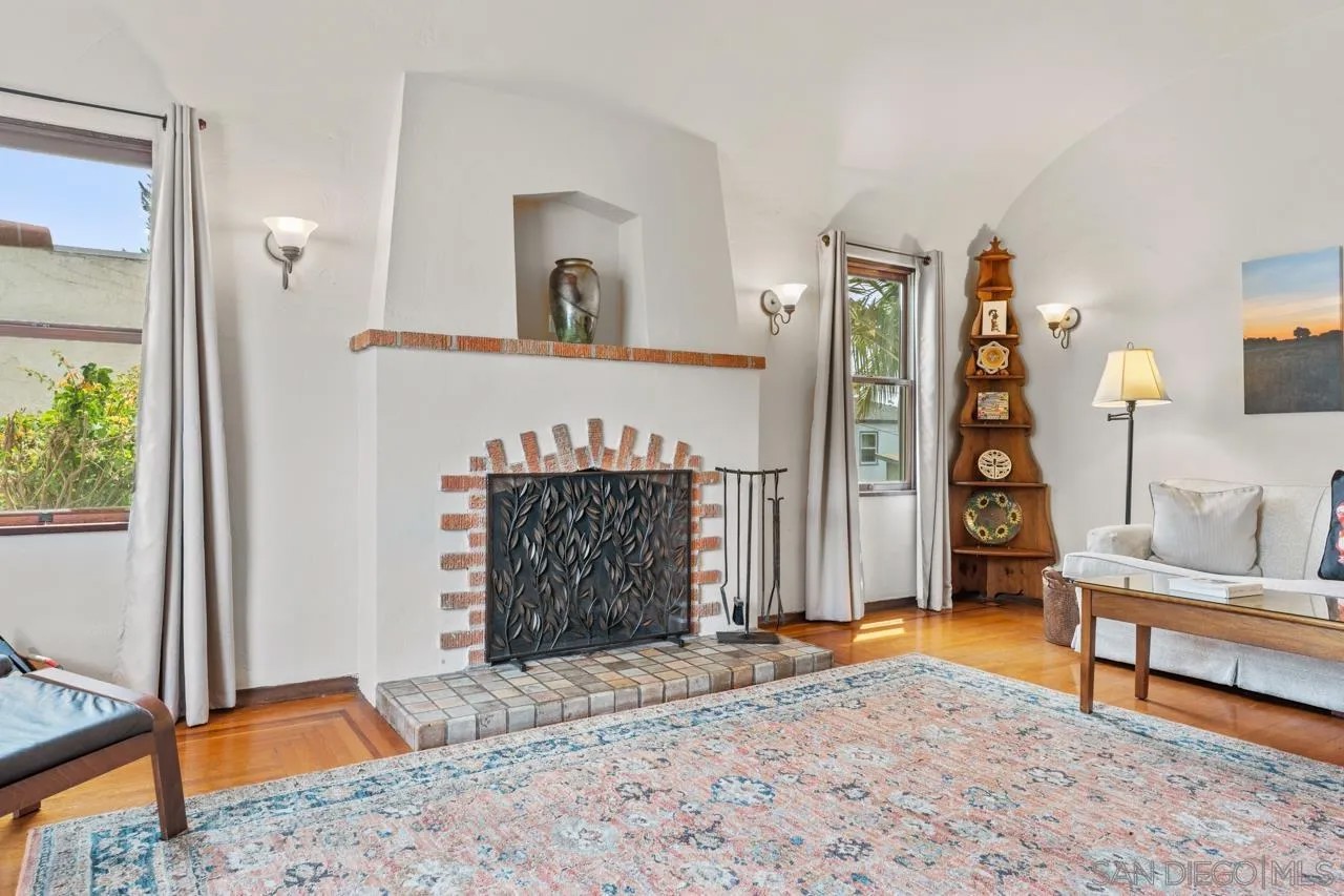3576 Villa Terrace