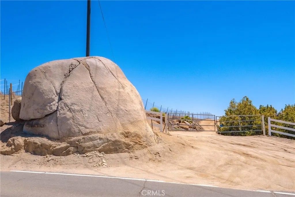 Photo of 2526 Camaron, Temecula, CA 92590 (MLS # SW26114157)