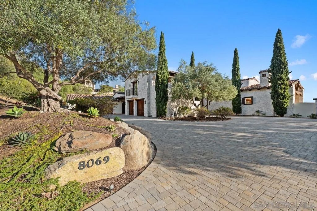 Photo of 8069 Entrada De Luz E, San Diego, CA 92127 (MLS # 250044315)