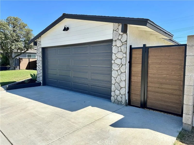 3538 E Almond