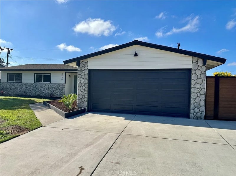3538 E Almond