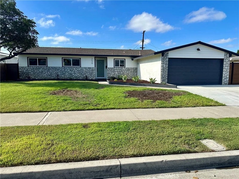 3538 E Almond