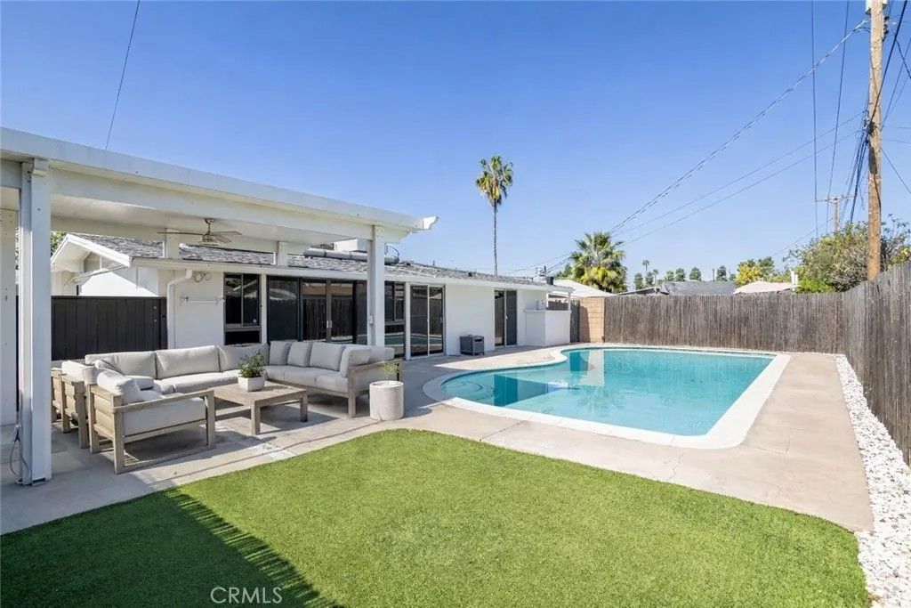 Photo of 724 N Vine St, Anaheim, CA 92805 (MLS # LG26035251)