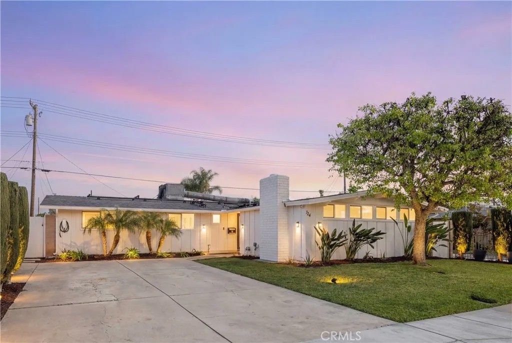 Photo of 724 N Vine St, Anaheim, CA 92805 (MLS # LG26035251)