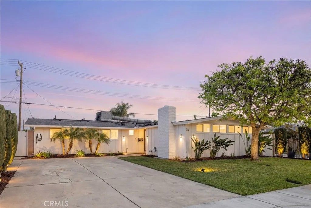 Photo of 724 N Vine St, Anaheim, CA 92805 (MLS # LG26035251)