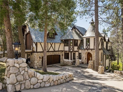 Photo of 747 Brentwood DR, Lake Arrowhead, CA 92352 (MLS # IG26070868)