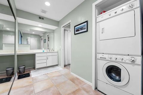 Tiny photo for 2537 Navarra Drive #B9, Carlsbad, CA 92009 (MLS # NDP2510252)