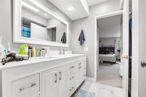 Tiny photo for 2537 Navarra Drive #B9, Carlsbad, CA 92009 (MLS # NDP2510252)
