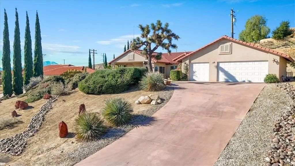 Photo of 7636 Shafter, Yucca Valley, CA 92284 (MLS # JT26000920)
