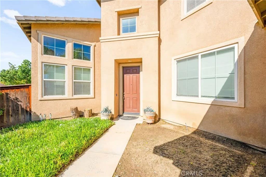Photo of 1721 Caseros Dr, San Jacinto, CA 92582 (MLS # SW26043100)