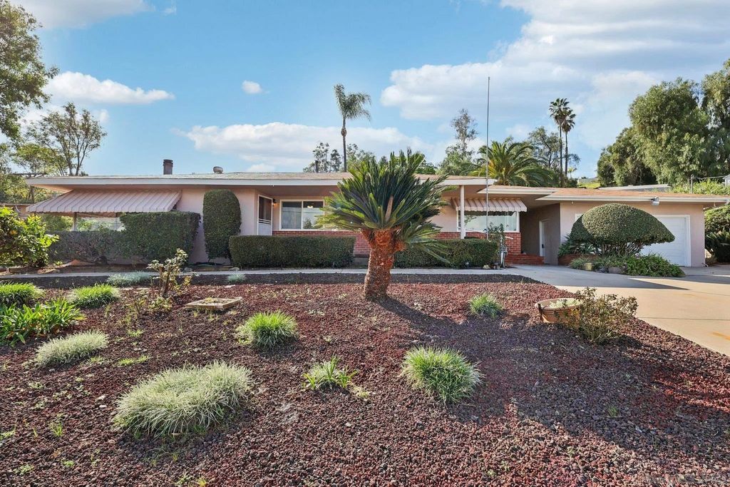 Photo of 9070 Paradise Park Dr, Lakeside, CA 92040 (MLS # 260004528)