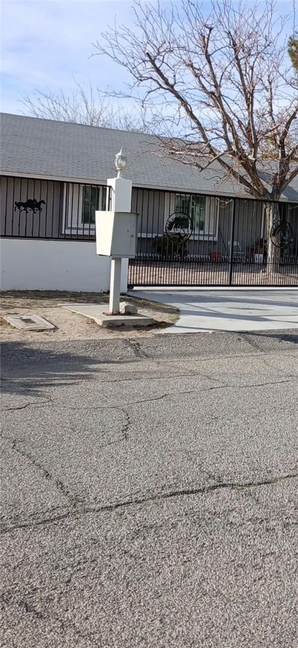 Photo of 40531 176th St, Lancaster, CA 93535 (MLS # SR25279094)