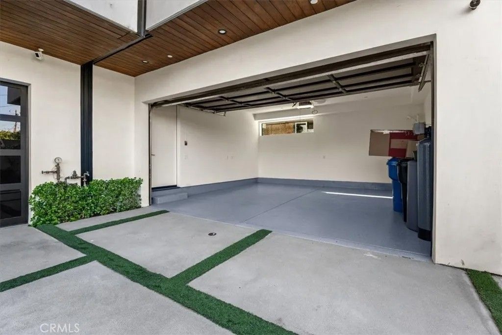 Photo of 4322 N SERENE Place, Studio City, CA 91604 (MLS # IG26059889)