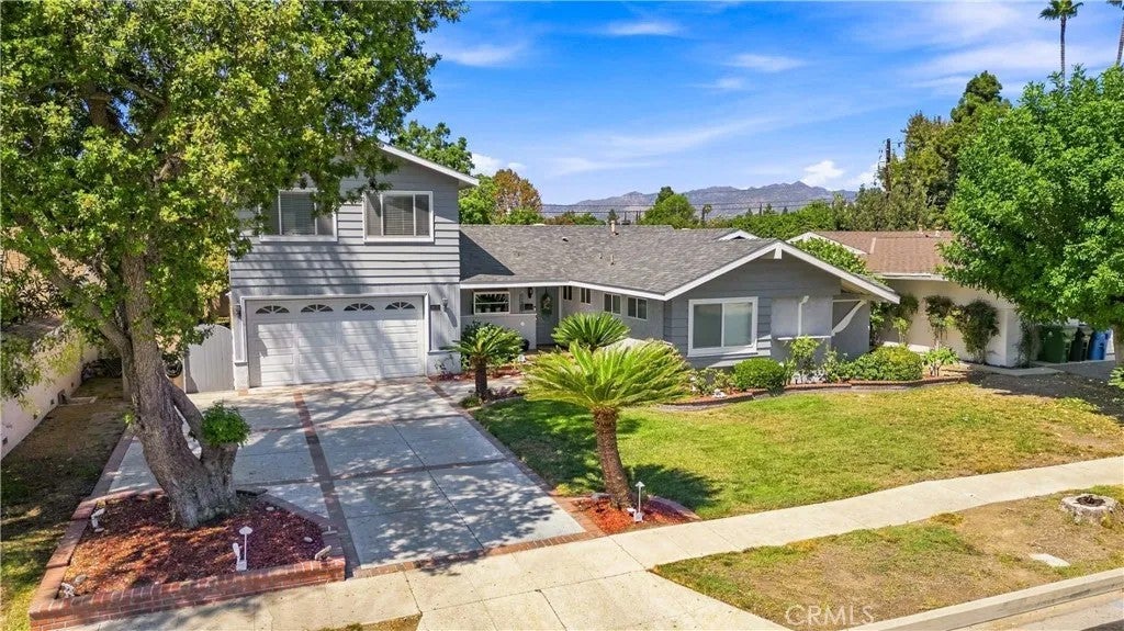 Photo of 9801 Lubao Avenue, Chatsworth, CA 91311 (MLS # SR26196660)