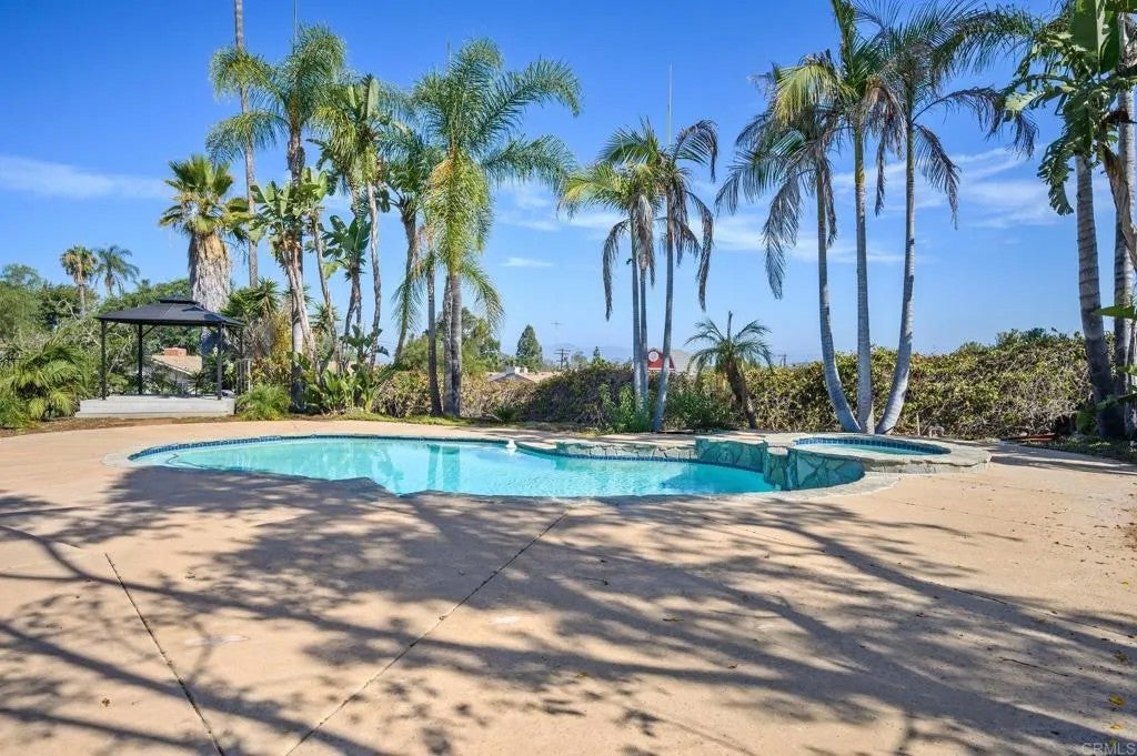 Photo of 330 Skyline Dr, Vista, CA 92084 (MLS # NDP2603521)