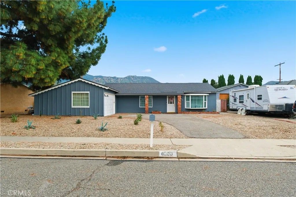 Photo of 6290 Cynthia St, Simi Valley, CA 93063 (MLS # CV25277043)