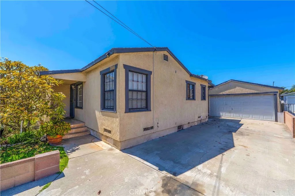 9055 Walnut