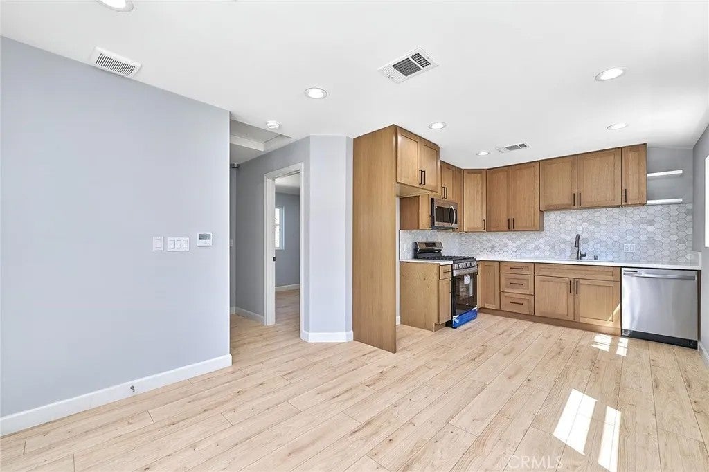 Photo of 710 N El Molino, Pasadena, CA 91104 (MLS # OC26197793)