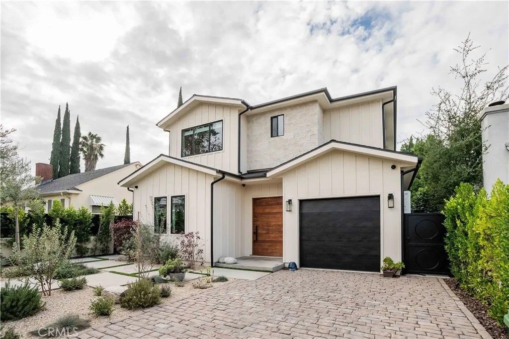 Photo of 5075 Enfield, Encino, CA 91316 (MLS # SR26025663)