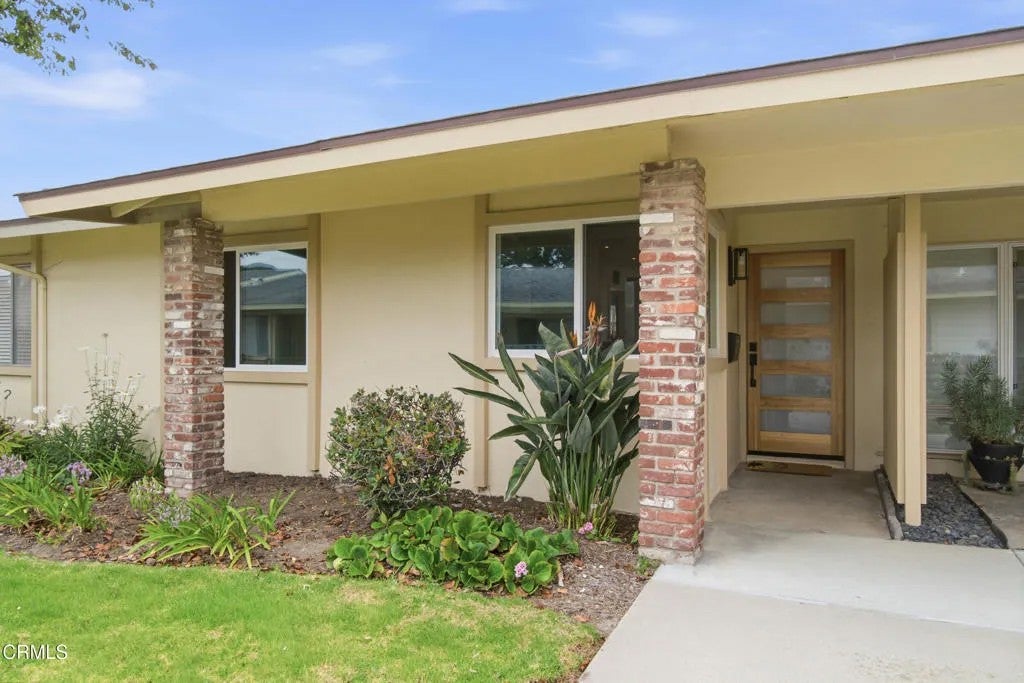 Photo of 29 W Elfin Green, Port Hueneme, CA 93041 (MLS # V1-37267)