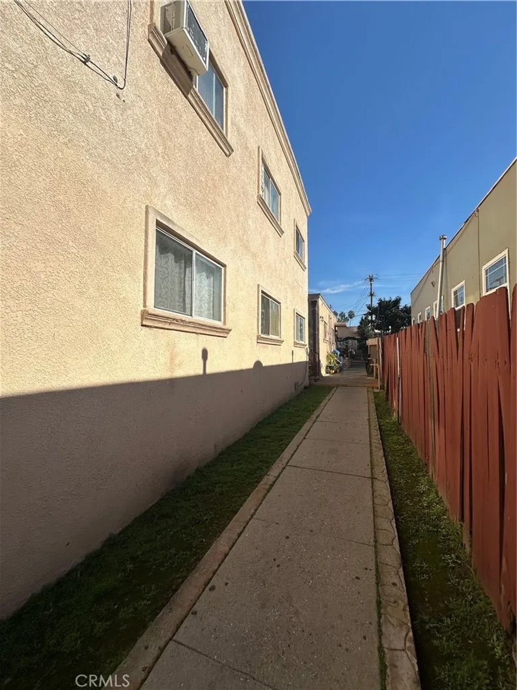 Photo of 1640 Locust Ave, Long Beach, CA 90813 (MLS # DW26017371)